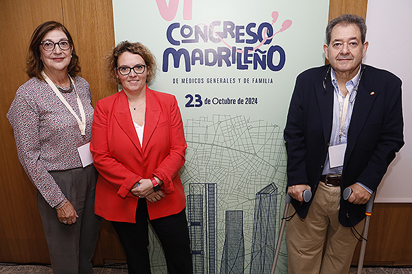 Isabel Jimeno, presidenta del Comité Orgnizador del VI Congreso madrileño de Médicos Generales y de Familia (SEMG); Almudena Quintana, directora general Asitencial de la Consejería de Sanidad de Madrid; y Jesús Alonso, presidente de la SEMG Madrid.