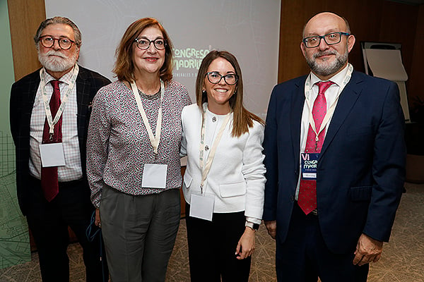 Antonio Torres, responsable del Área de Salud Mental de SEMG; Isabel Jimeno; Sonsoles Gutiérrez, endocrinóloga de la Clínica Universitaria de Navarra; y Francisco José Sáez, responsable del Grupo de Gestión Clínica de la SEMG.