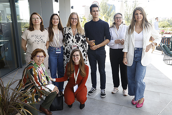 Gana Ogorodnyk, residente de cuarto del Centro de Salud Ciudad San Pablo; Beatriz Villarrubia, residente de tercero del Centro de Salud Ciudad San Pablo; Fatima Santaolaya, vicepresidentde de SEMG Madrid;  Lucas Blanco, médico de Familia en el Centro de Salud Los Fresnos; Macarena Arbolí, médico de Familia en el Centro de Salud Ciudad San Pablo; Sonia Morales, del gabiente de comunicación de la SEMG; Juana Sanchez, secretaria de la SEMG Madrid; y Sara De Antonio Feu, médico de Familia en el Centro de Salud Virgen del Cortijo.