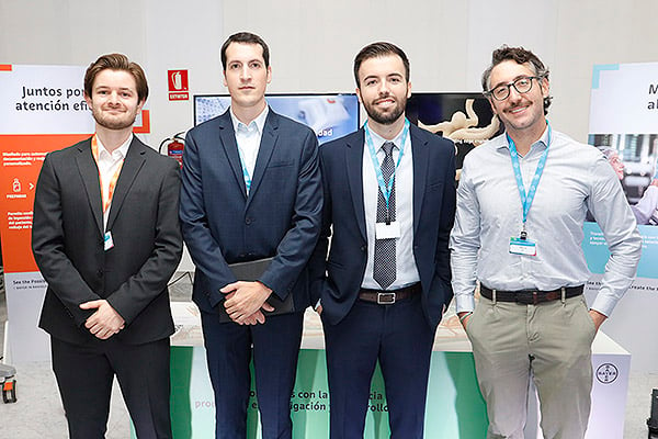 Néstor García-Gombau, coordinador de Marketing y Servicio Técnico de Bayer; Julen Rodríguez, especialista de Ventas Clínicas de Bayer; Diego Peco, especialista en Marketing de Bayer; y Tomás Salaya, medical radiology en Bayer.