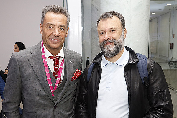 Carlos Muñoz, Regional Sales Strategy Manager de Bayer; y Javier Díaz, subdirector de Servicios Centrales de Laboratorio del Hospital Universitario Doctor Negrín.