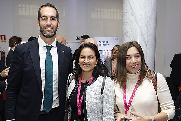 David Pérez y Dora Cano, EMEA Radiology Commercial Operations Leader; y Lucía Fernández, Head of Digital Solutions Business EMEA de Bayer.