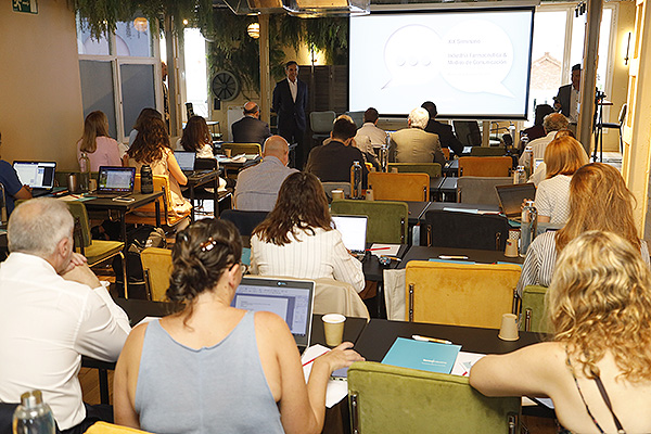 Aspecto de la sala durante el XIX Seminario de la Industria Farmacéutica & Medios de Comunicación. 