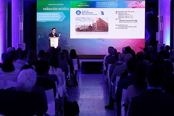 Aspecto de la sala durante la ponencia de Eliseo Vañó sobre los sistemas de onyección inteligente y optimización del fujo: casos prácticos.