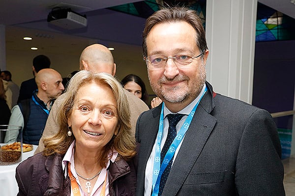 Milagros Martí de Gracia y Fernando Prados, director médico del Hospital Los Madroños.