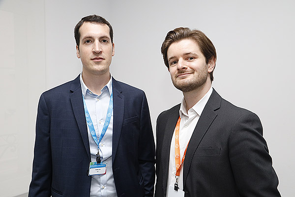 Julen Rodríguez, clinical sales specialist de Bayer Radiología; y Nestor Garcia-Gombau, coordinador de Marketing y Servicio Técnico de Bayer.