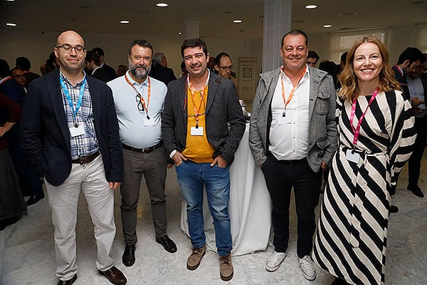 Francisco Javier Diaz, subdirector del Hospiral Doctor Nwgrin; Nassr Aldin Abbas, director médico del Hospital de La Palma; Juan Antonio Hernández Pomce, jefe de servicio Radiodiagnóstico Complejo Hospitalario Canarias; Néstor Sánchez, gerente de Imetisa; y Sheila Lopez, Account Manager de Bayer.