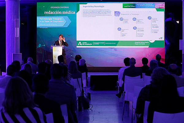 Aspecto de la sala durante la presentación de José Luis Arjona sobre el acuerdo marco de suministro de equipamiento para el diagnóstico por la imagen: experiencia en el Servicio Andaluz de Salud. 