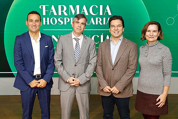 José Antonio Marcos; Carlos García Collado; Ramón Morillo, farmacéutico del Hospital de Balmes de Sevilla; y María Dolores Santo, jefa de Servicio de Farmacia del Hospital Juan Ramón Jiménez.