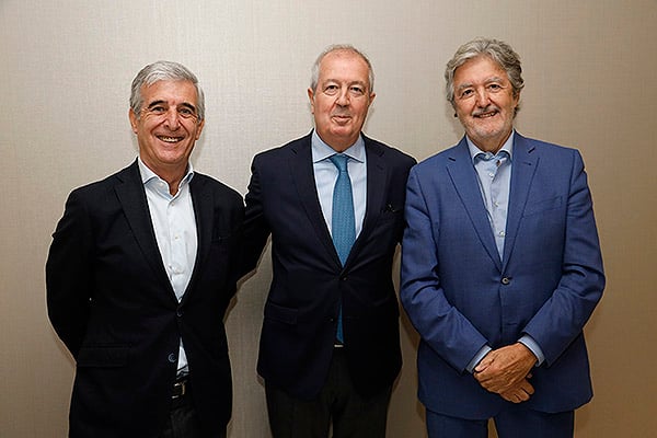 José Luis Quintana, director de Servicios Médicos de Mapfre; Luis Mayero, consejero de Asisa; y Ángel de Benito, director de Operaciones de la Fundación IDIS.