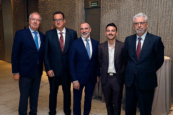 Luis Mayero, Antonio Amaya, director médico del Hospital HLA de Jerez Puerta del Sur; Fernando Carrocedo, responsbale de Calidad del Grupo HLA; José ntonio Gago, responsable de calidad del Hospital HLA de Jerez Puerta del Sur; y Carlos Zarco.