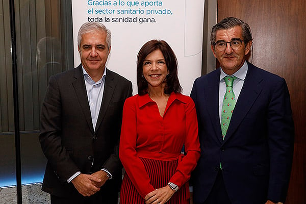 Patxi Amutio, Secretario general de la Fundación IDIS, Marta Villanueva y Juan Abarca Cidón.