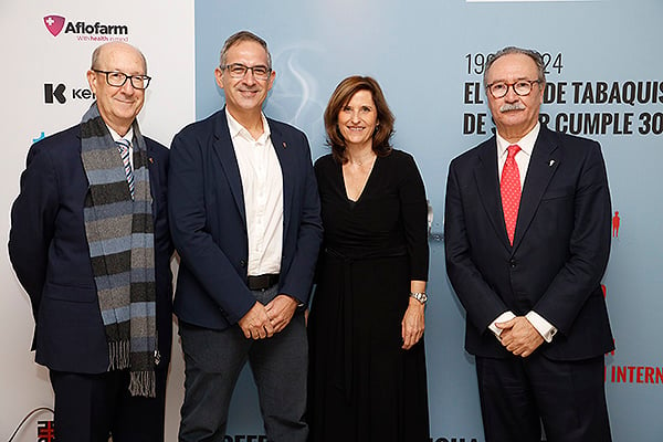 José Luis Díaz, David de la Rosa, Eva Hellín, directora de Gestión Hospitalaria de Pfizer, y Carlos A. Jiménez.