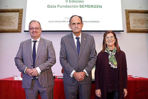 Rafael Micó, vicepresidente de Semergen; José Polo; y Lourdes Martínez, vicepresidente de Semergen.