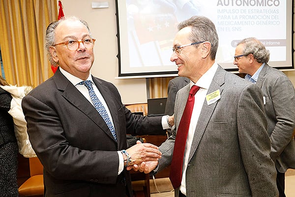 Ángel Luis Rodríguez de la Cuerda saluda a Juan Luis Fernández, general manager de Combix.