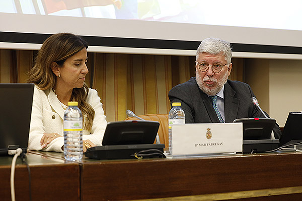 Mar Fábregas, presidenta de Aeseg; y Agustín Santos, presidente de la Comisión de Sanidad del Congreso de los Diputados.