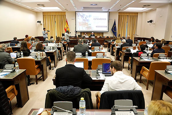 Aspecto de la sala durante la presentación de del informe Foro Autonómico: impulso de estrategias para la promoción del medicamento genérico en el SNS.