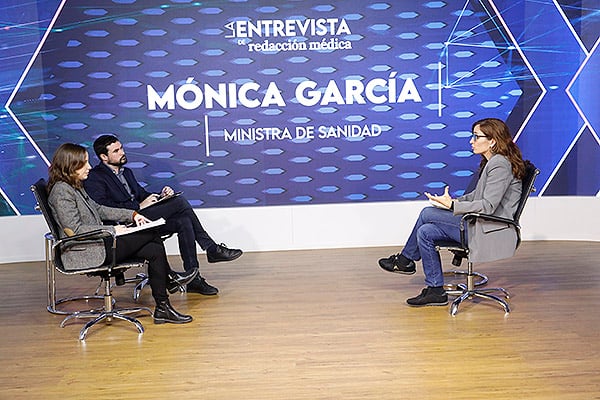 Un instante de la entrevista a Mónica García.