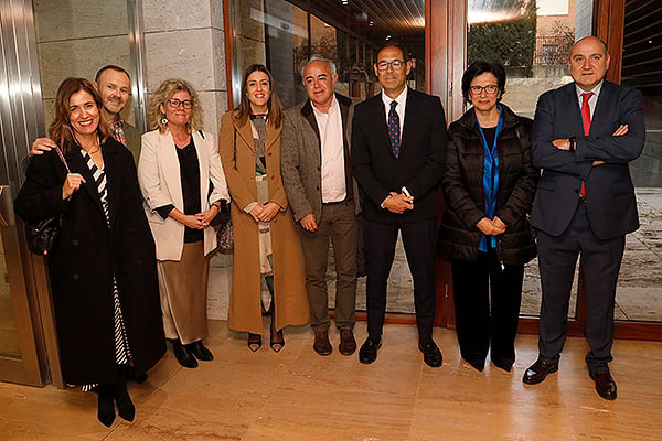 Ana MAría García, directora de gestión y servicios generales del Hospital General de Tomelloso; José María Pastor, delegdo provincial de la COnsejería de Sanidad de Cuenca; Laura Rodríguez directora general de <salud Pública; ; María Paz Delgado, directora médica del Hospital General de Tovelloso; César Moreno, director gerente del Hospital General de Tovelloso; Óscar Talavera, dirección general de Hospitales del Servicio de Salud de Castilla-La Mancha (Sescam); Nuria Sánchez, gerente de la gerencia de la Atención Integrada de Manzanares; Francisco José García, delegado principal de Sanidad de CIudad Real. 