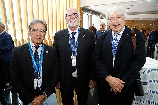 Rafael Campos, vicepresidente de AMA Vida; Jaime Giner, presidente de AMA Vida; y José Luis Ayosa, profesor jubilado de la Universidad de Alcalá de Henares.