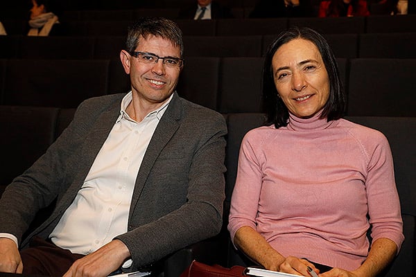 Alejandro Galeote, coordinador del Departamento de Asesoría Médica y Mutualidades en SegurCaixa Adeslas; y Maria del Mar Perdiguero, coordinadora de Gestión y Análisis de Hospitales en Adeslas.