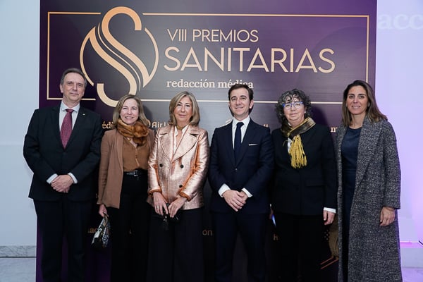 Alfredo Menéndez, presidente del Colegio Oficial de Farmacéuticos de Asturias; Piedad García Marcos, vocal nacional de Oficina de Farmacia del COF; Sara Catrain, presidenta del Colegio Oficial de Farmacéuticos de A Coruña; Juan Uriarte, presidente del Colegio Oficial de Farmacéuticos de Bizkaia; Milagros López de Ocáriz, presidenta del Colegio Oficial de Farmacéuticos de Álava; y María Concepción Sánchez Montero, presidenta del Colegio Oficial de Farmacéuticos de Guadalajara.