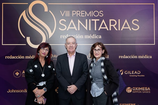 Dulce Ramírez; José Soto; y Arántzazu Álvarez, coordinadora de la Unidad de Medicina Hospitalaria en el Hospital Universitario Clínico San Carlos.