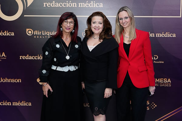 Dulce Ramírez, vicepresidenta primera de la Sociedad Española de Directivos de la Salud y directora médica del Hospital Universitario Infanta Cristina; Fátima Matute; y Laura Gutiérrez.