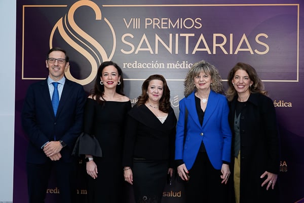 Antonio Cavacasillas, portavoz de sanidad del grupo Popular en la Asamblea de Extremadura; Sara García Espada; Fátima Matute; Elvira Velasco; y Marta Marbán, portavoz de sanidad del Grupo Popular en la Asamblea de Madrid. 