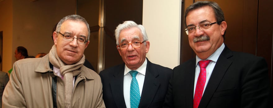 José Soto, gerente del Hospital Clínico San Carlos; Jesús Sánchez Martos, consejero de Sanidad de Madrid; y Manuel Molina, viceconsejero de Sanidad de la Comunidad de Madrid.