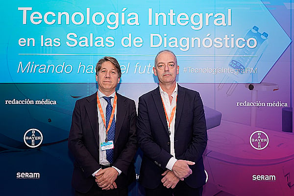 José Arjona, subdirector de Infraestructura, Inversiones e Ingeniería del Hospital Virgen del Rocío y Sergio Garrido, subdirector de Obras Instalaciones y Equipamiento del Servicio Extremeño de Salud.