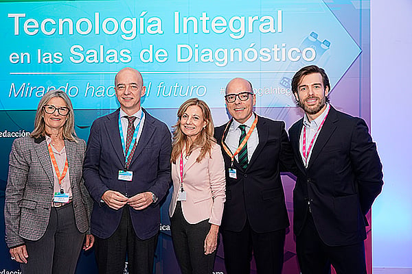 Amparo Simón, directora Económica del Hospital Reina Sofía de Córdoba, Francisco Triviño, director Gerente del Hospital Reina Sofía de Córdoba, Marina Álvarez, Juan Carlos Rueda; y Tomás Salaya, Medical Advisor Radiology en Bayer.