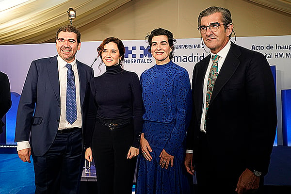 Alejandro Abarca Cidón, consejero delegado de HM Hospitales; Isabel Díaz Ayuso; Elena Abarca Cidón, vicepresidenta de HM Hospitales; y Juan Abarca Cidón.