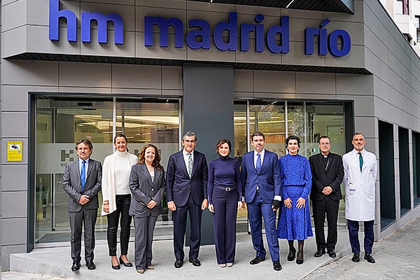 Foto de familia en la inauguración del Hospital HM Madrid Río.