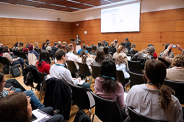 Rosario García durante su intervención en el taller de Horizonte en la evaluación de fármacos oncológicos