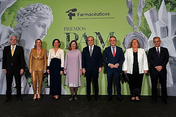 Jordi De Dalmases, vicepresidente del Cgcof; Rita de la Plaza, tesorera del Cgcof; Raquel Martínez, vicepresidenta del Cgcof; Armengol; Aguilar; Juan Pedro Rísquez, vicepresidente del Cgcof; Marta Galipienzo, vicepresidenta del Cgcof  y Manuel Ángel Galván, contador del Cgcof