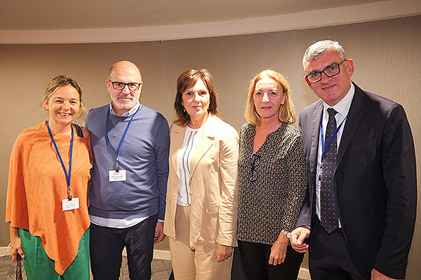 Sara Jaurrieta, portavoz del PSC en la Comisión de Salud del Parlamento catalán; Miguel González de Legarra, diputado del Parlamento de la Rioja; Carmen Martínez; María Somalo, portavoz de Salud del PSOE en el Parlamento de La Rioja y exconsejera de Salud; y Ángel Tomás Godoy, portavoz del PSOE en la Comisión de Sanidad de las Cortes de Castilla-La Mancha.