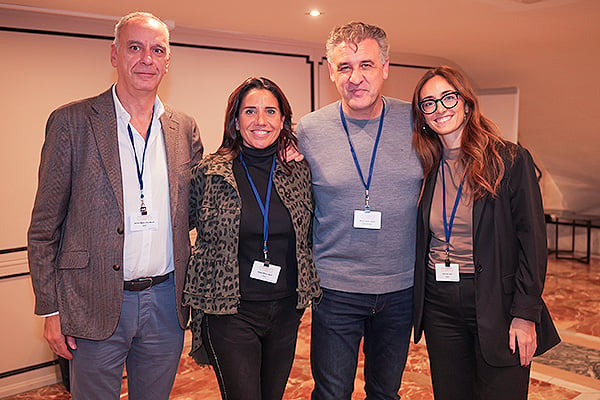 Víctor Sánchez, responsable de Asuntos Públicos de Sanofi en la Comunidad Valenciana; Raquel Delgado, directora nacional de Asuntos Públicos de Sanofi; Joaquín Moreno; y Sofía Perea.