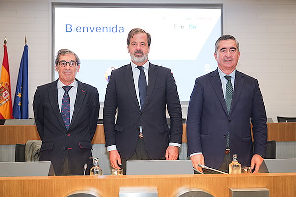 Jesús Cobaleda, jefe de Área de Sanidad de CEOE; Carlos Rus, Francisco García Cabello, fundador y CEO de Foro RRHH.