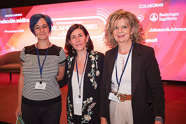 Marta Carmona, portavoz de Más Madrid en la Comisión de Sanidad de la Asamblea de Madrid; Laurel Yvenou; y Elvira Velasco.