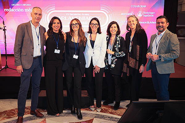 Víctor Sánchez, Raquel Delgado, Sofía Perea, Montse Tomillero, Laure Yvenou, Beatriz González y Juanma Llol.