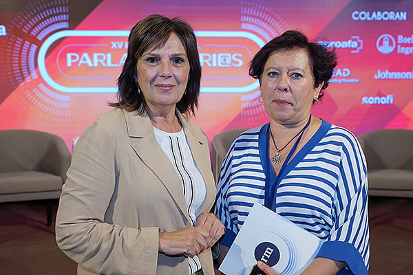 Carmen Martínez y Elena Lete, diputada del PNV y presidenta de la Comisión de Salud del Parlamento Vasco.