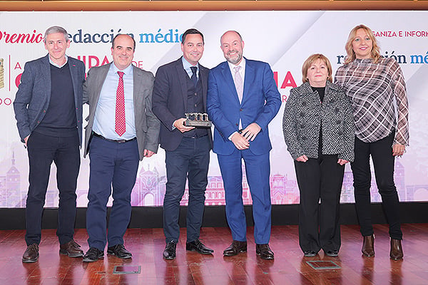 Alberto J. Aragón, director médico asistencial de la Gerencia de Urgencias, Emergencias y Transporte Sanitario (Guets) del Sescam; Diego Villalobos, director de Enfermería de la Guets; Alberto López, director general de la Guets; Alberto Jara, director-gerente del Sescam; María Vicenta Salazar, directora médica de Transporte Sanitario de la Guets; y Estrella Rubio, directora de Gestión y Servicios Generales de la Guets.