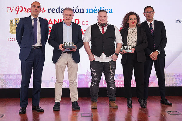 Ricardo López, Fernando Solano, jefe de Servicio de Hematología del Hospital General Nuestra Señora del Prado de Talavera de la Reina; Juan Luis Sánchez Rocamora, médico del Servicio de Urgencias del Hospital General de Villarrobledo, Llanos Tobarra, supervisora del mismo Servicio; y Óscar Talavera, director General de Hospitales del Sescam.