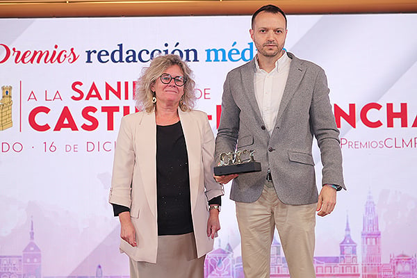 Laura Ruiz, directora general de Salud Pública de la Consejería de Sanidad de Castilla-La Mancha; y Miguel Ángel Sáez-Martínez, enfermero del Centro de Salud Hellín 2 (Albacete). 