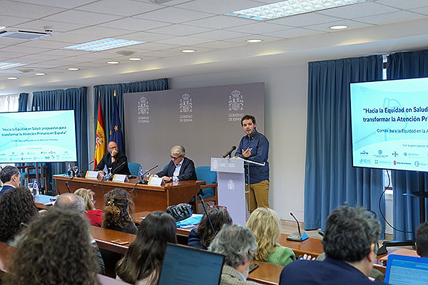 Intervención de Gullón durante la presentación del informe Hacia la Equidad en Salud: propuestas para transformar la Atención Primaria en España.