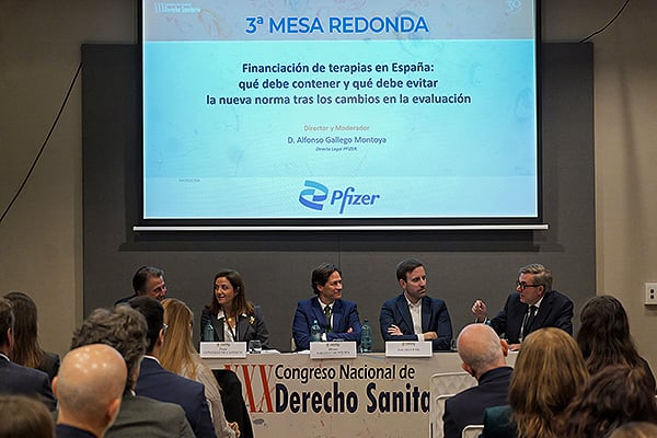 Un instante durante la mesa redonda: Financiación de terapias en España: qué debe contener y qué debe evitar la nueva norma tras los cambios en la evaluación.