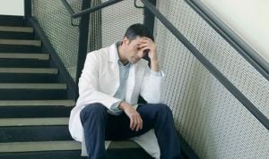 'Burnout': ¿Tienen los médicos síntomas de estrés... o no?