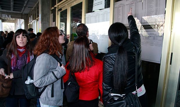 Estudiantes y profesionales de la Medicina debaten qué criterio es más importante a la hora de elegir una especialidad