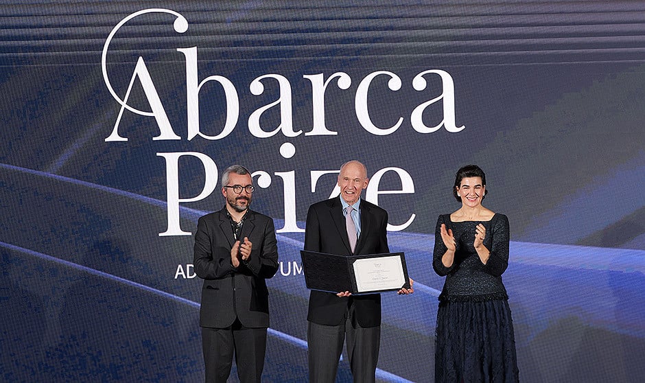 "El Abarca Prize refleja el sueño de vencer al cáncer, un rival abatible"